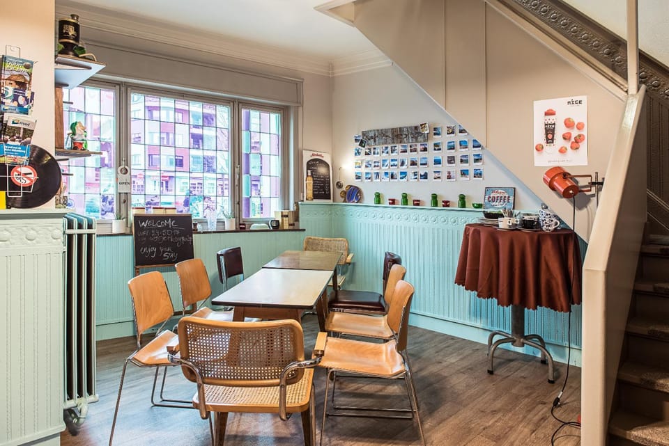 Coffee/tea facilities, Dining area