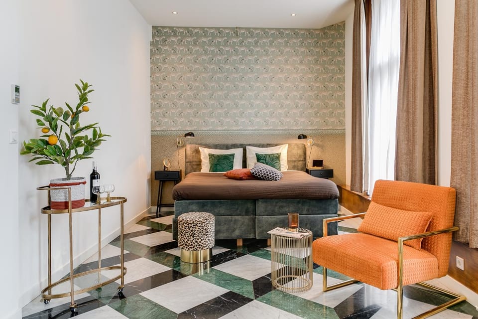 Photo of the whole room, Bedroom
