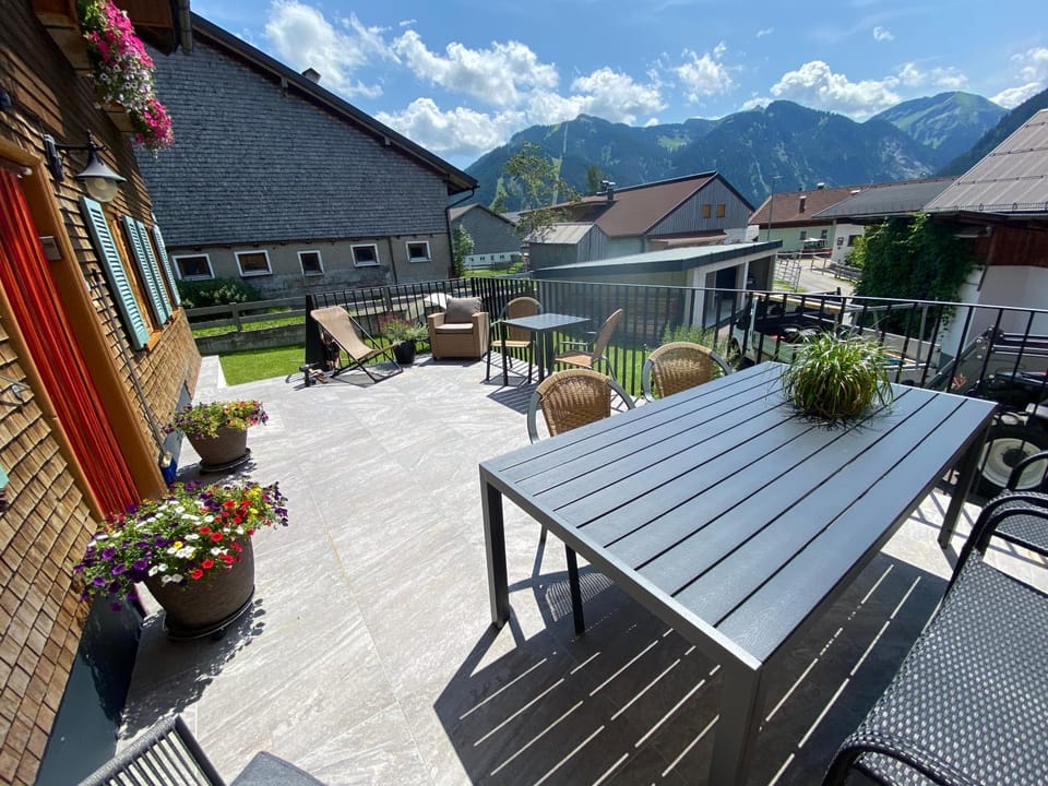 Balcony/Terrace, Mountain view