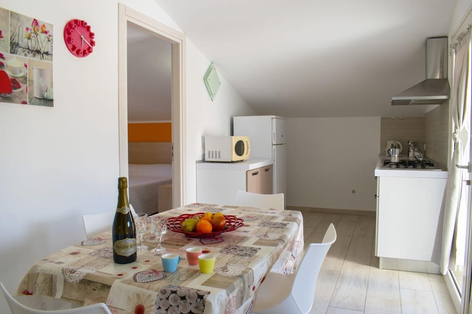 Kitchen or kitchenette, Lunch
