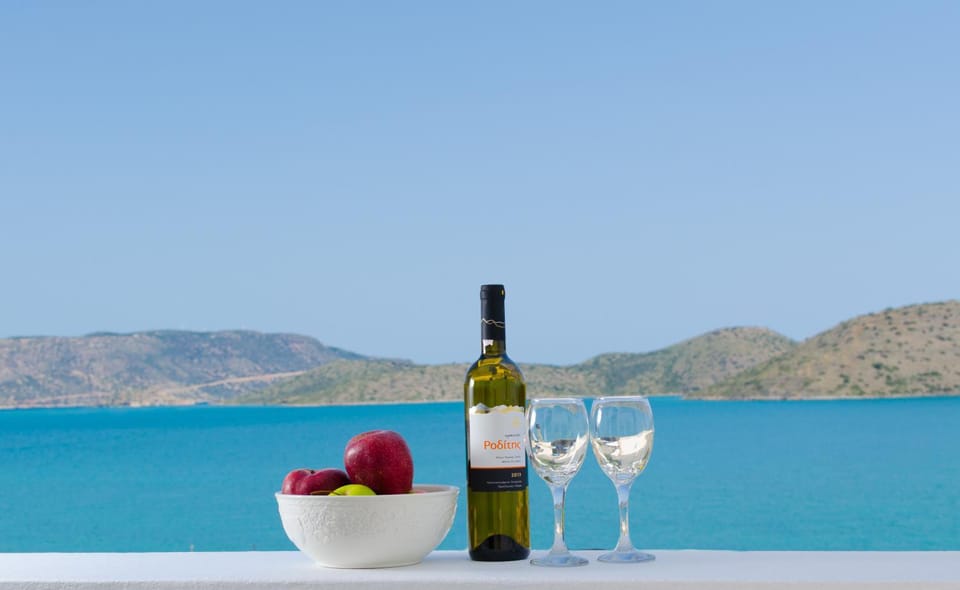 Nearby landmark, Natural landscape, Balcony/Terrace, City view, Landmark view, Mountain view, Sea view