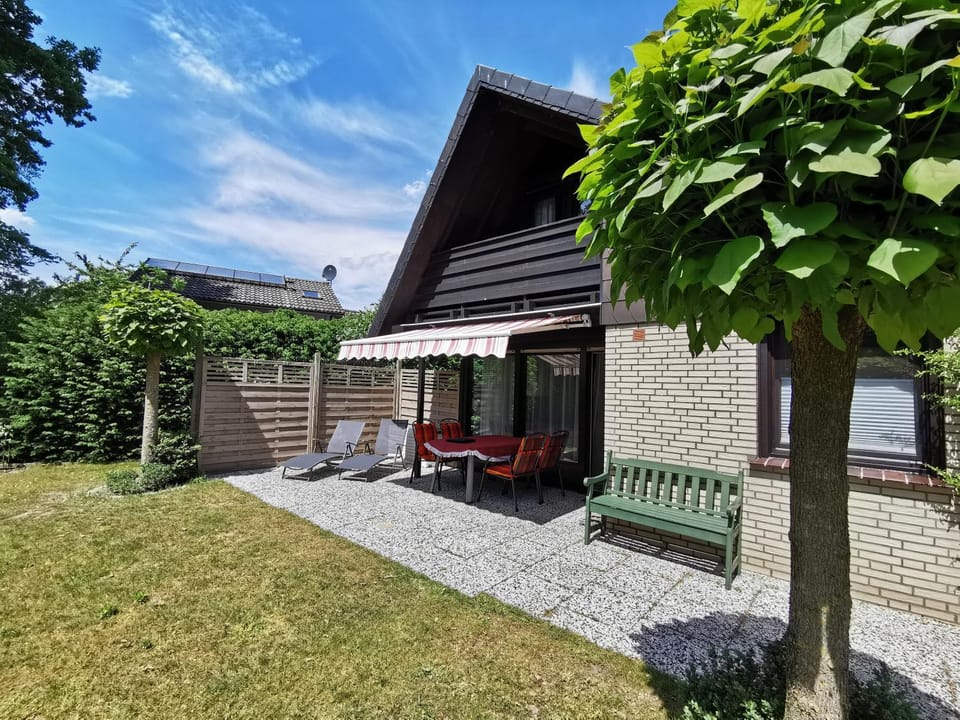 Property building, Balcony/Terrace, Garden view