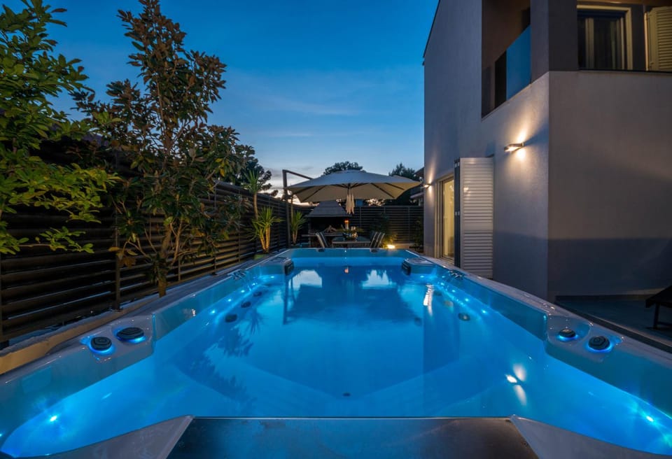 Ledenko Holiday Home Private Pool & Jacuzzi Apartment in Biograd na Moru