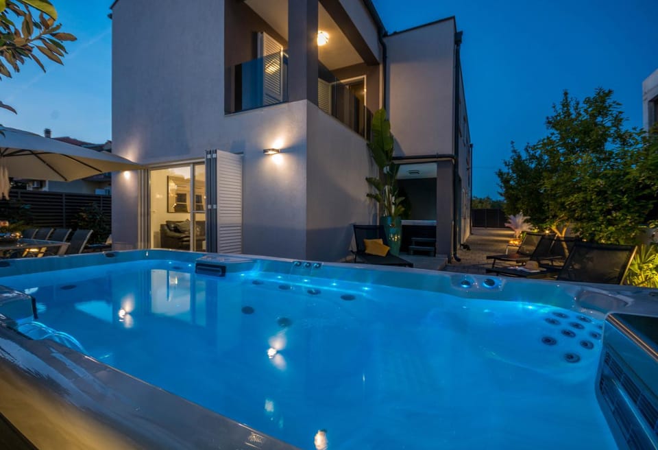 Ledenko Holiday Home Private Pool & Jacuzzi Apartment in Biograd na Moru