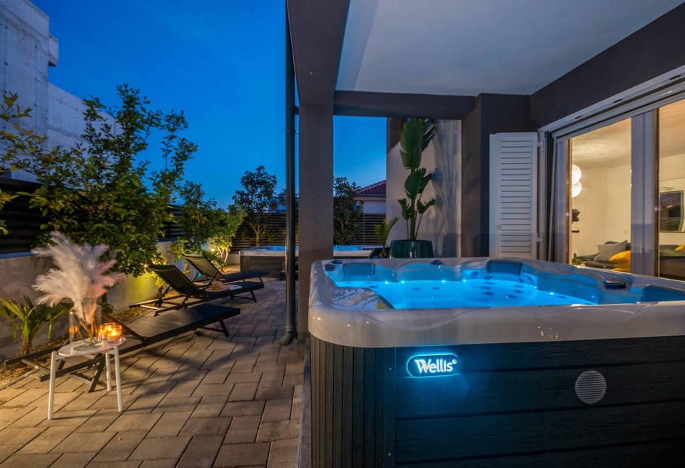 Ledenko Holiday Home Private Pool & Jacuzzi Apartment in Biograd na Moru