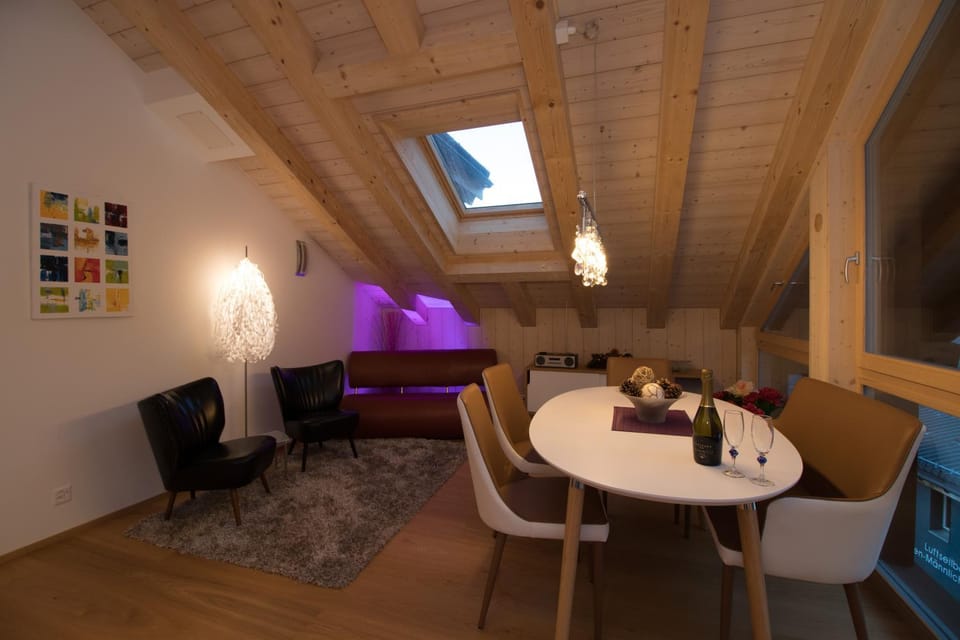 Seating area, Dining area