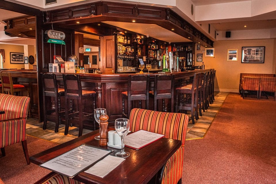Restaurant/places to eat, Seating area, Drinks
