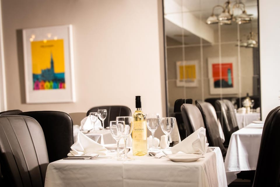 Restaurant/places to eat, Seating area