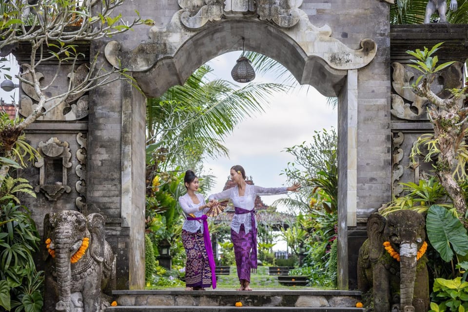 People, Natural landscape, Activities, Garden, Garden view, group of guests
