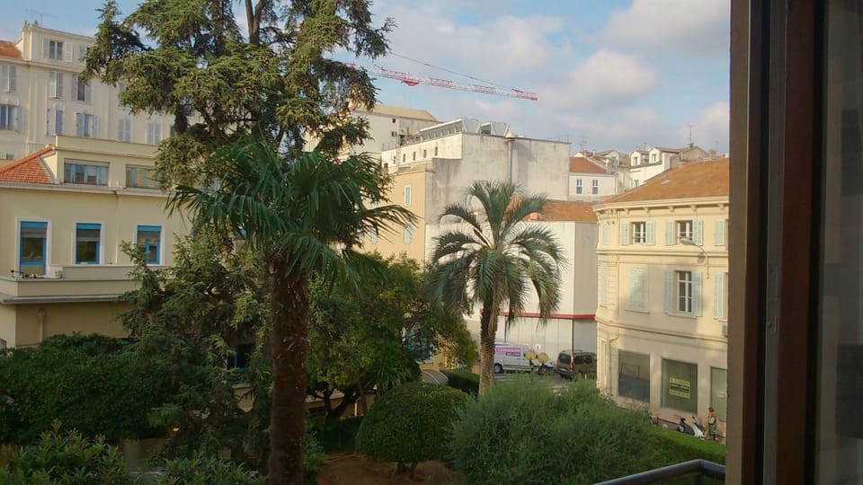 Neighbourhood, Garden view