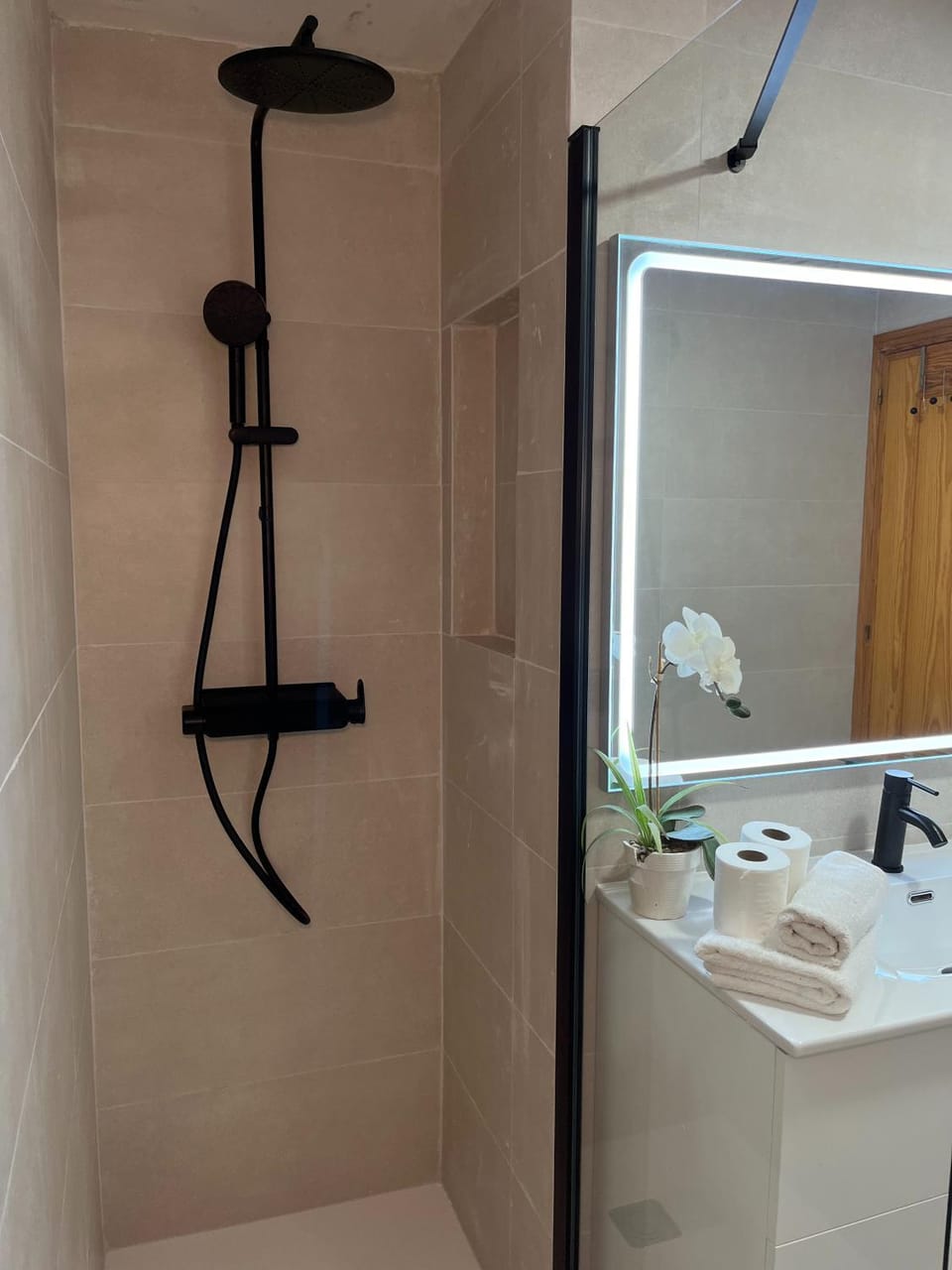Shower, Bathroom, towels