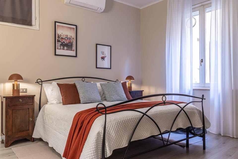 Bed, Bedroom, air conditioner