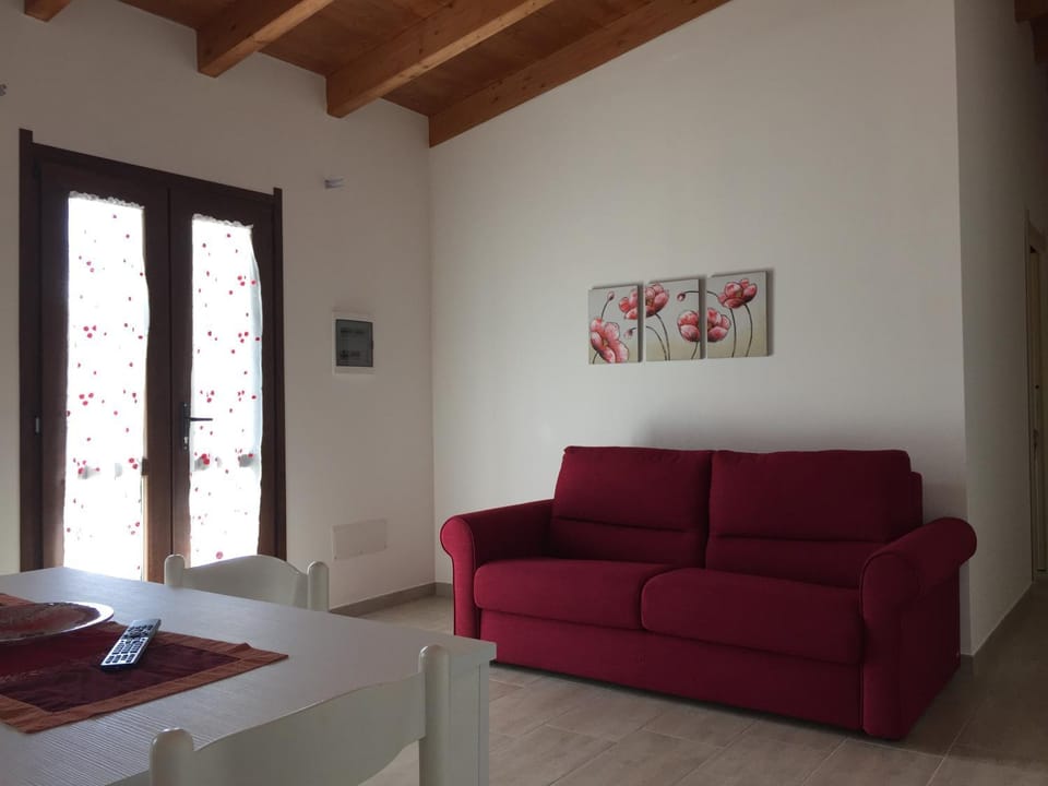 Communal lounge/ TV room, Living room, Seating area, Dining area, Communal kitchen