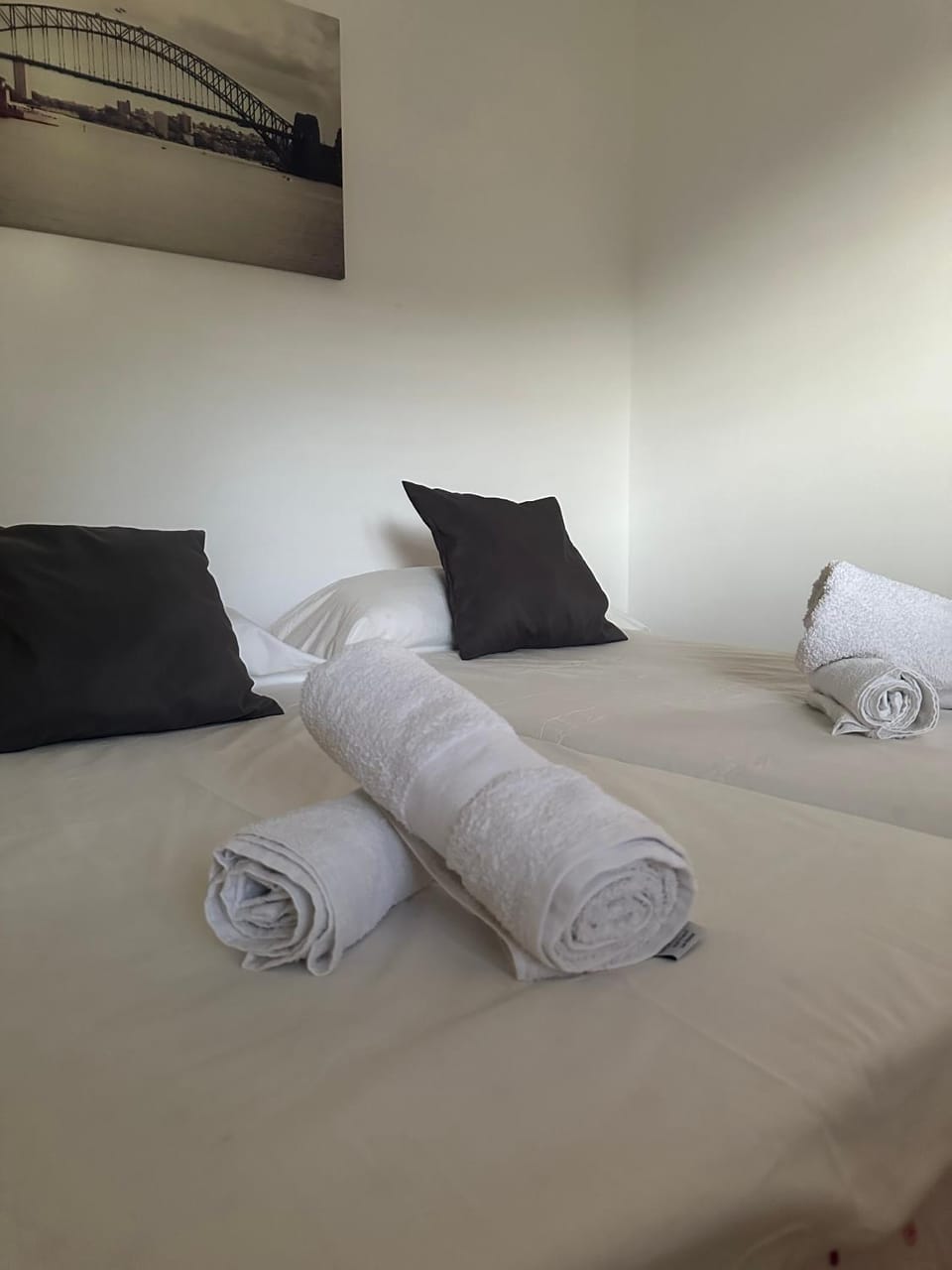 Bed, Bedroom, towels
