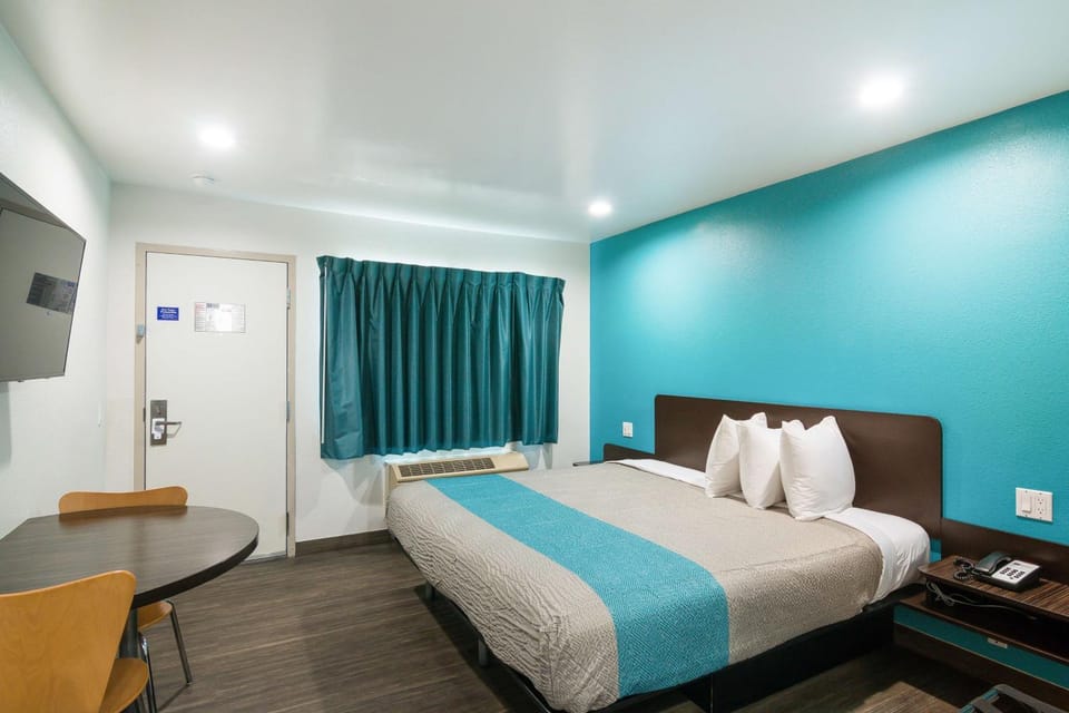 Photo of the whole room, Seating area, On site