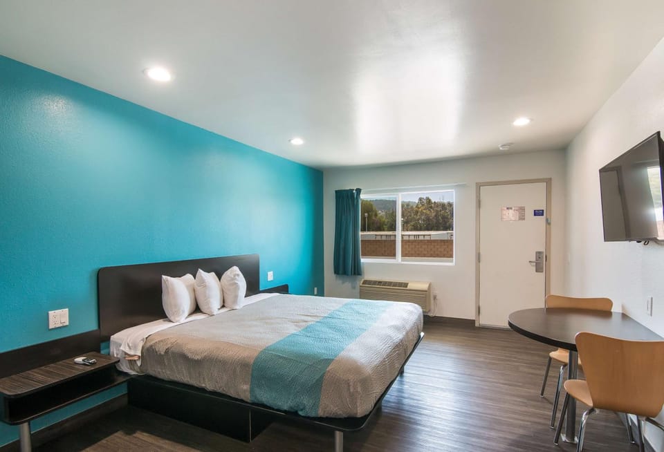 TV and multimedia, Photo of the whole room, Seating area, On site