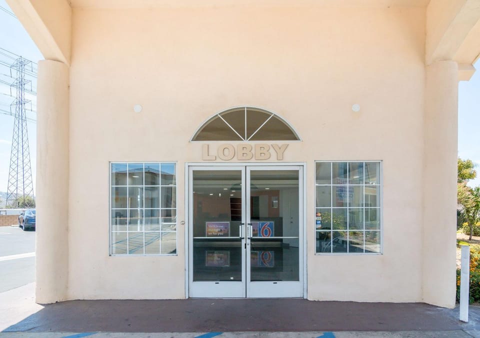 Property building, Facade/entrance, Day, On site, Time of day