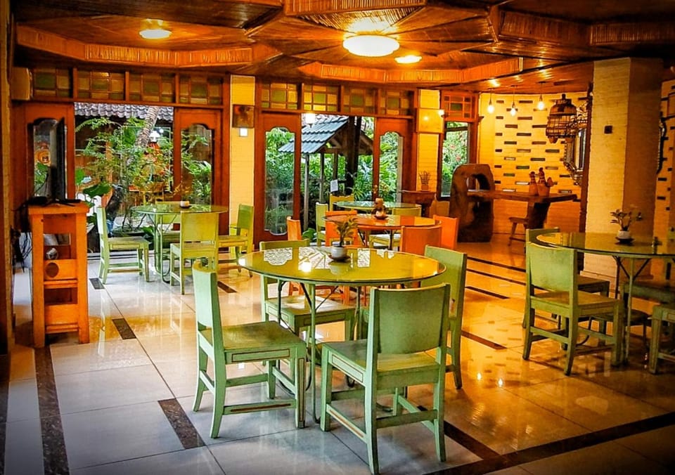 Restaurant/places to eat, Seating area