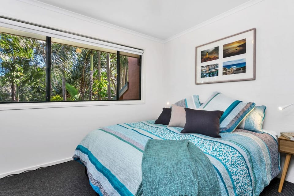 Bed, Photo of the whole room, Decorative detail, Bedroom
