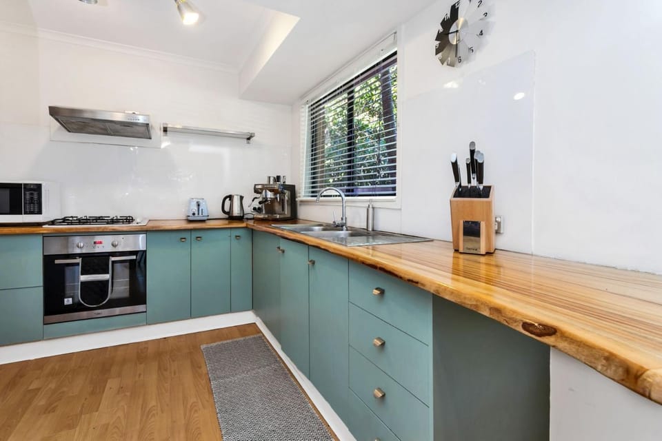 Coffee/tea facilities, Kitchen or kitchenette, dishwasher, minibar, pet friendly, stove, toaster