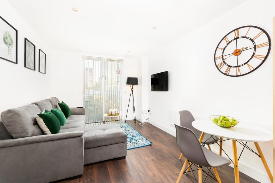 Communal lounge/ TV room, TV and multimedia, Living room, Seating area, Dining area, Evening entertainment