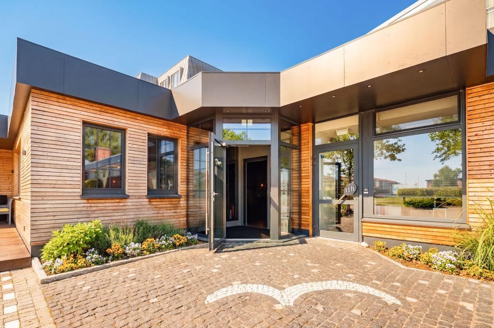 Property building, Facade/entrance