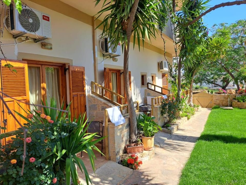 Pension Aretoussa Bed and Breakfast in Crete