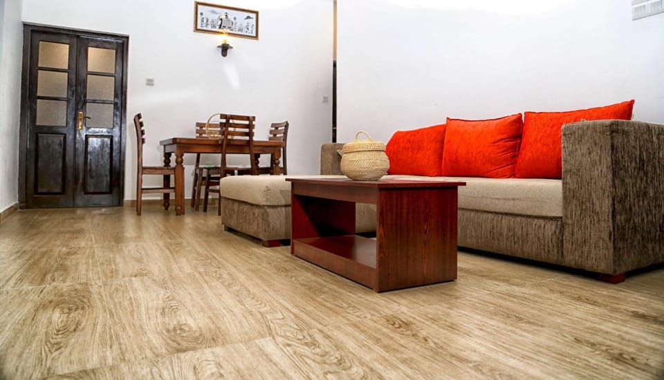 Restaurant/places to eat, Communal lounge/ TV room, Lobby or reception