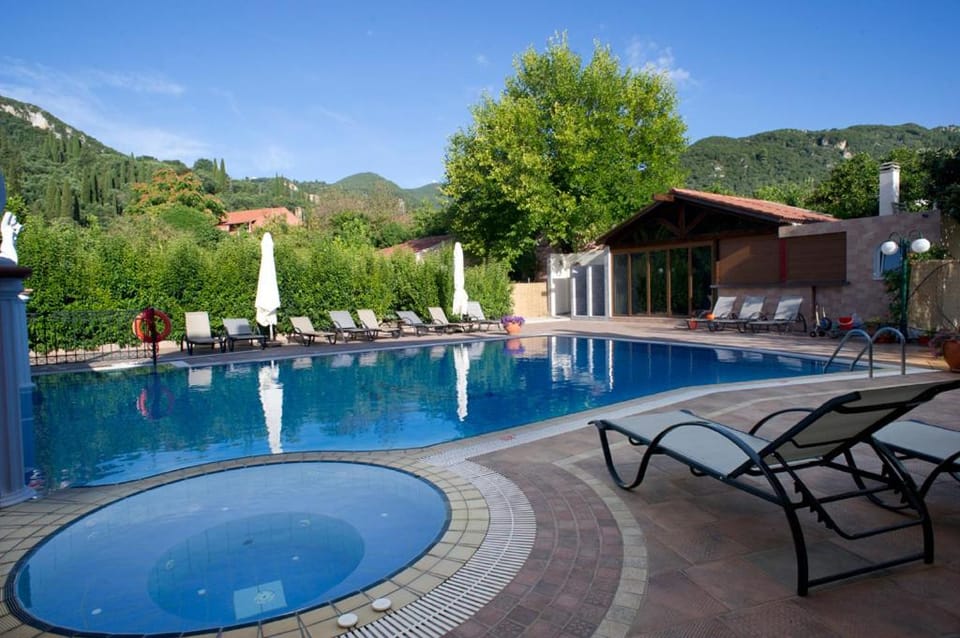 Day, Swimming pool
