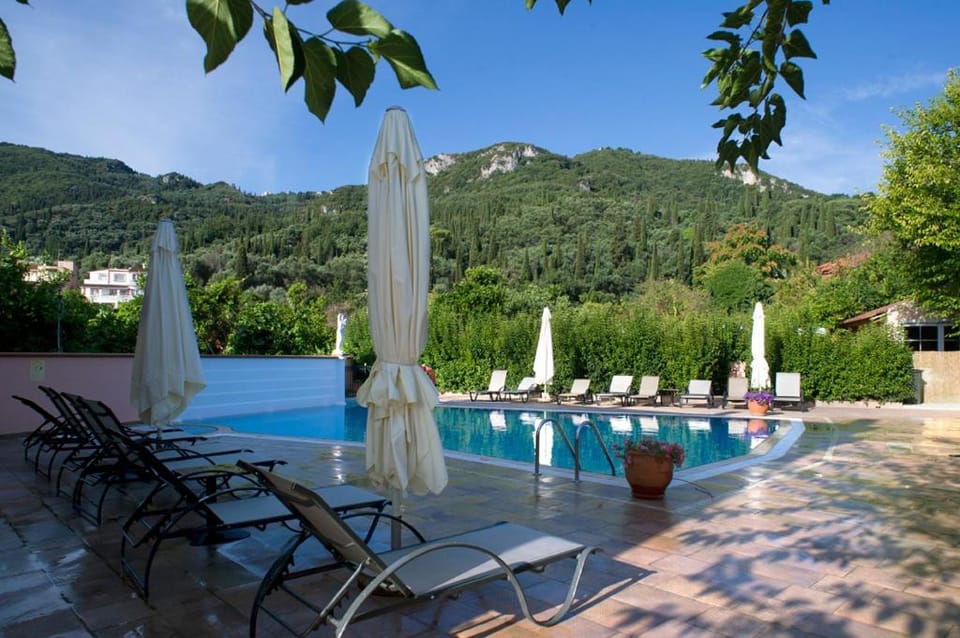 Day, Swimming pool