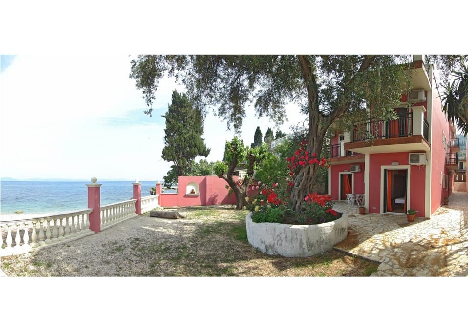 Facade/entrance, Area and facilities