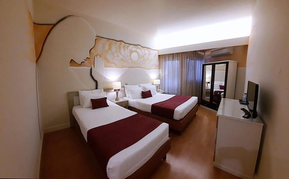 Bed, TV and multimedia, Photo of the whole room, Bedroom, hair dresser