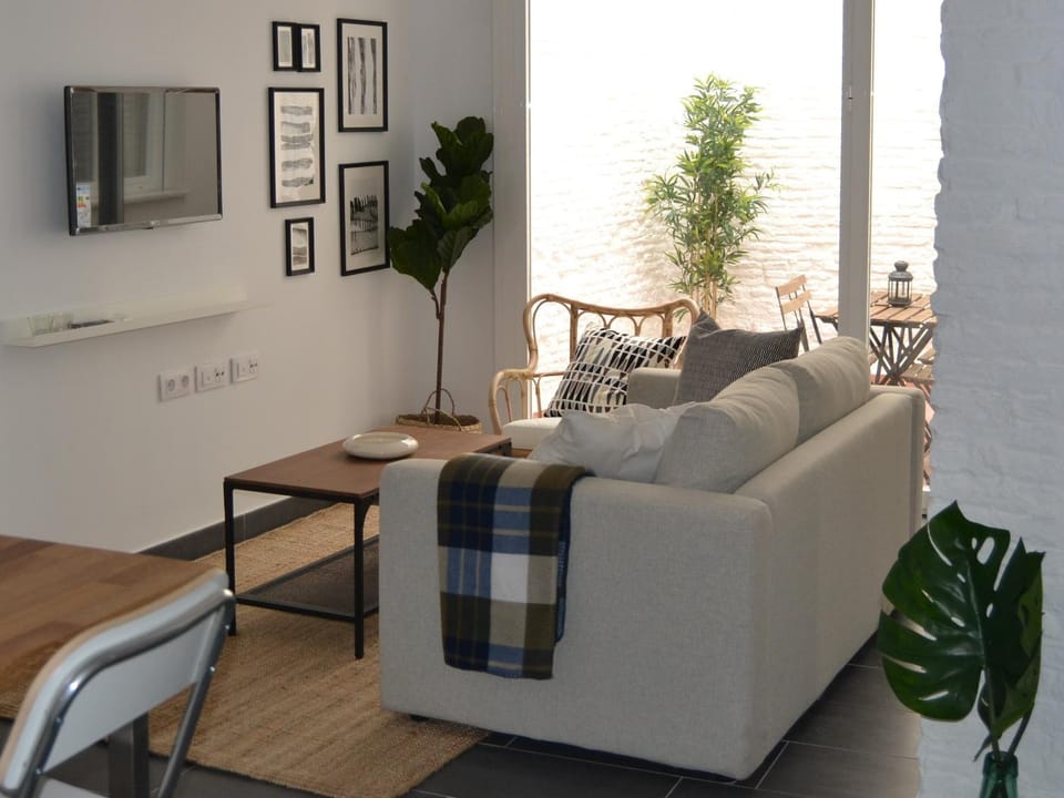 Communal lounge/ TV room, Living room