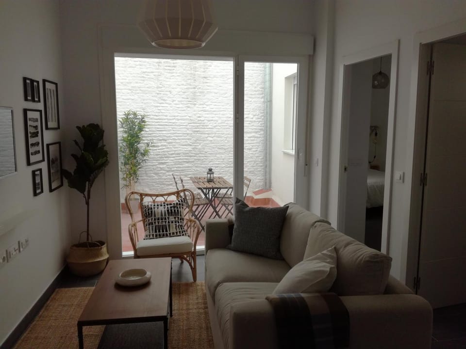 Communal lounge/ TV room, Balcony/Terrace, Living room