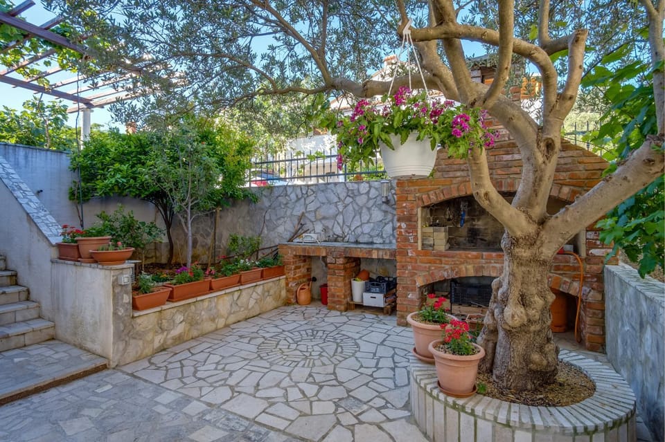 BBQ facilities, Garden