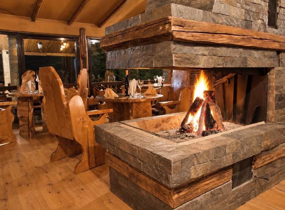 Restaurant/places to eat, fireplace