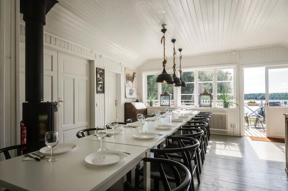 Secluded lakeside villa - sauna, ski, boat, 20 guests Villa in Sweden