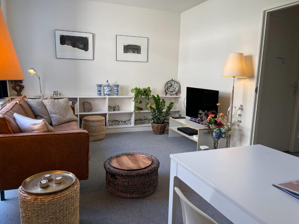 TV and multimedia, Seating area
