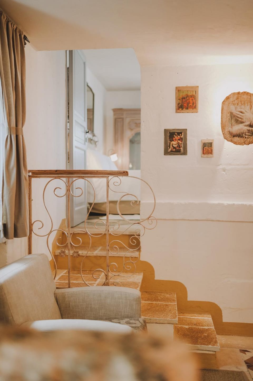 Living room, Photo of the whole room, Decorative detail