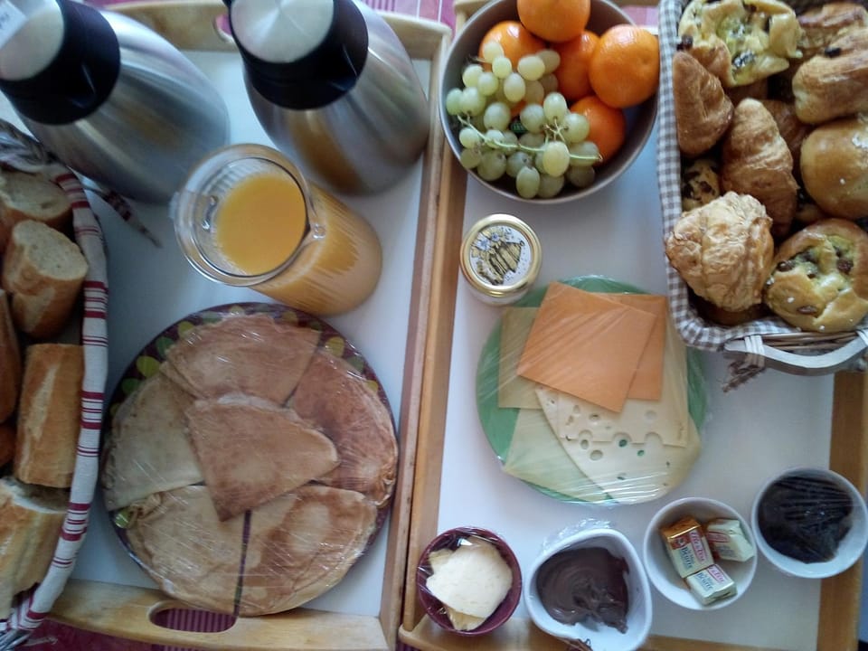 Food and drinks, Continental breakfast