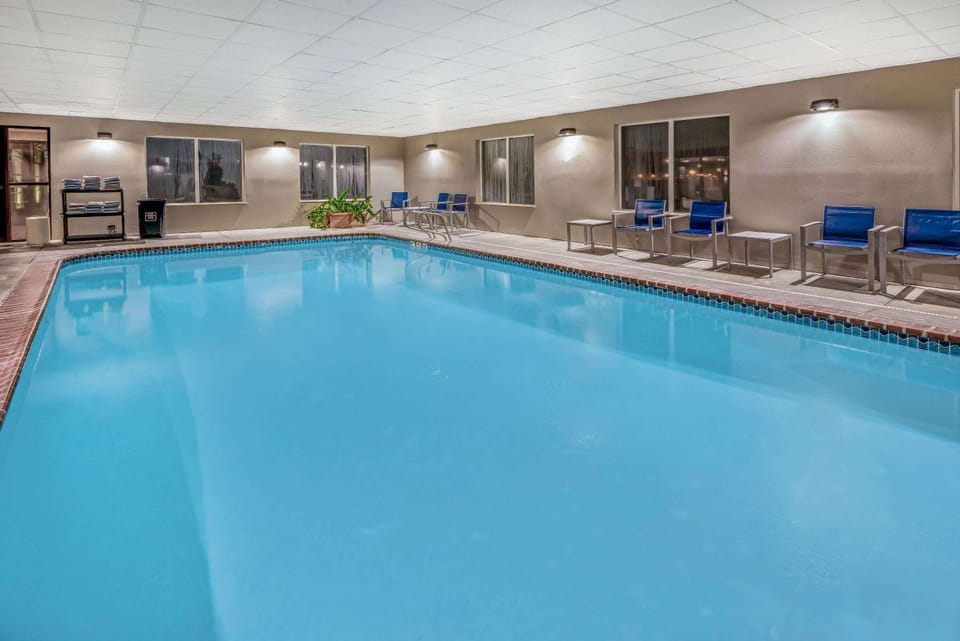 On site, Pool view, Swimming pool, Swimming pool