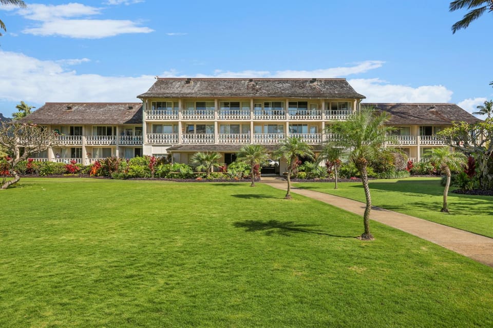 Property building, Day, Garden, Garden view