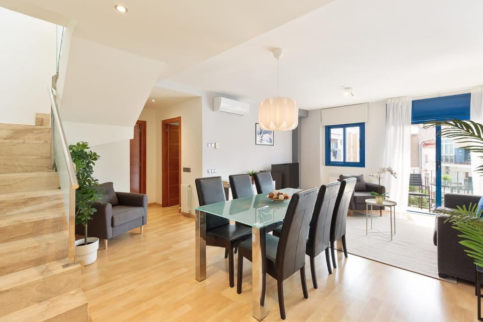 TV and multimedia, Seating area, Dining area