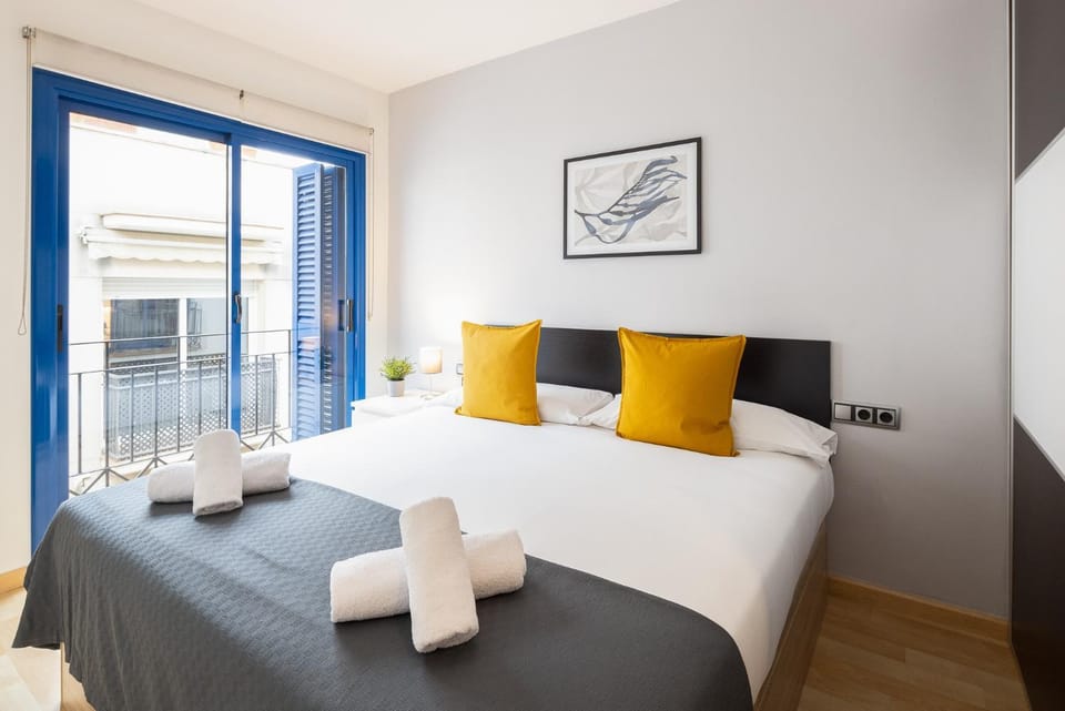 Bed, Photo of the whole room, Bedroom