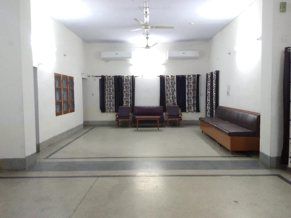 Restaurant/places to eat, Seating area