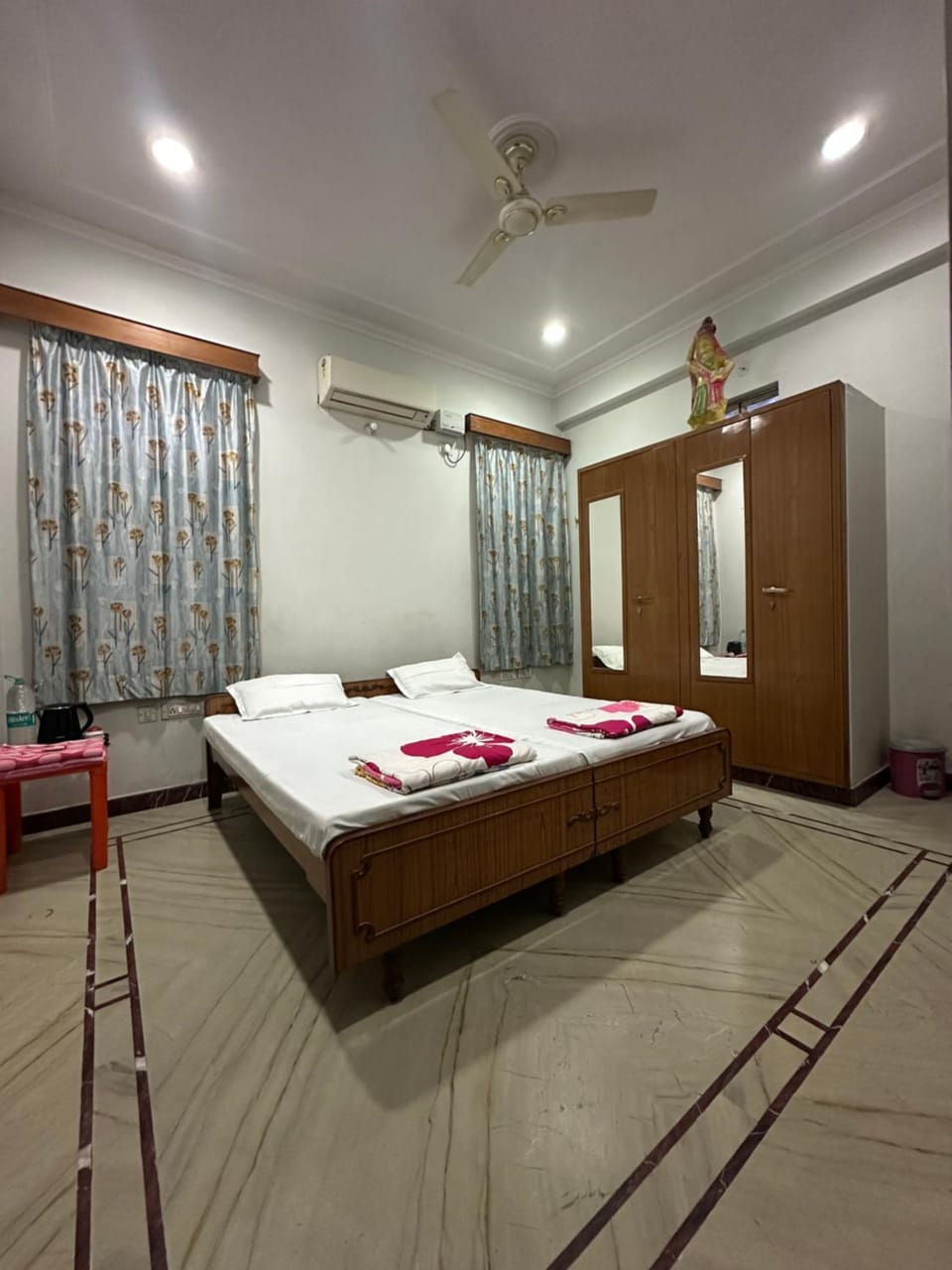 Bed, Photo of the whole room, Bedroom, towels, wardrobe, air conditioner