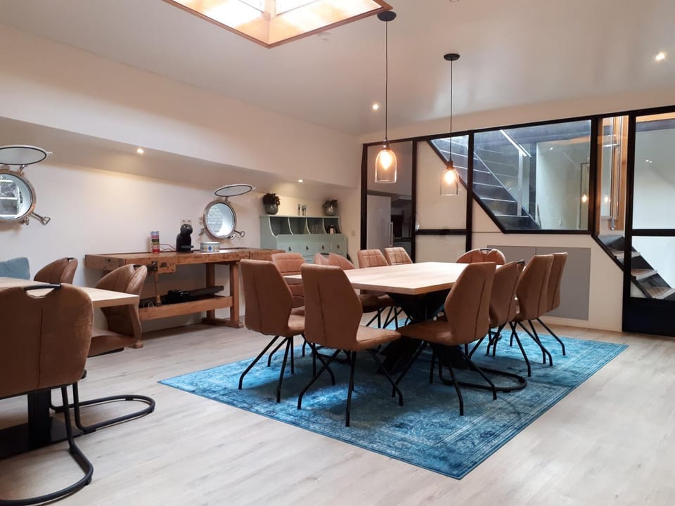 Communal lounge/ TV room
