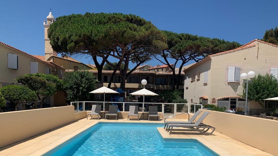 Day, Pool view, Swimming pool, sunbed