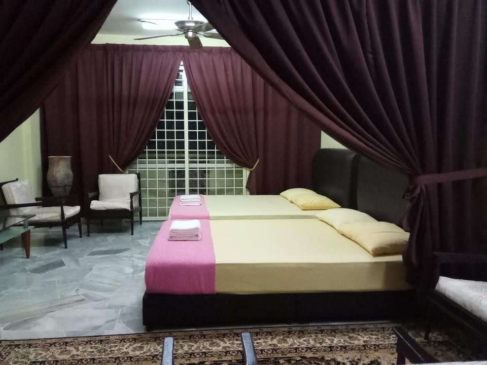 Bed, Living room
