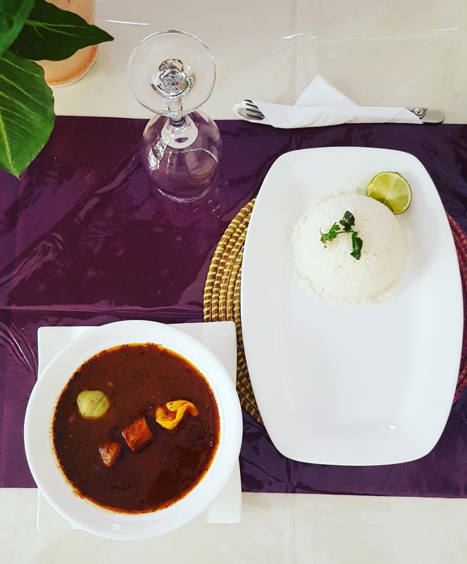Restaurant/places to eat, Food close-up, Dining area, Food, Lunch, Dinner, Alcoholic drinks, Non alcoholic drinks